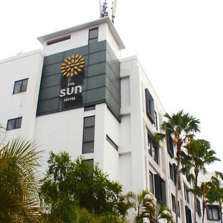 The Sun Hotel Sidoarjo Eksteriør billede
