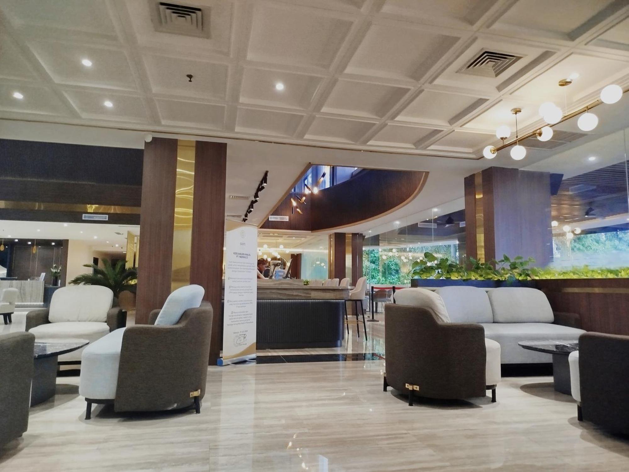 The Sun Hotel Sidoarjo Eksteriør billede