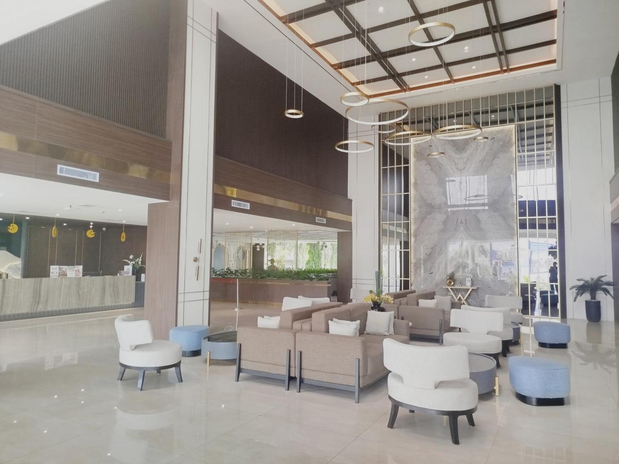 The Sun Hotel Sidoarjo Eksteriør billede