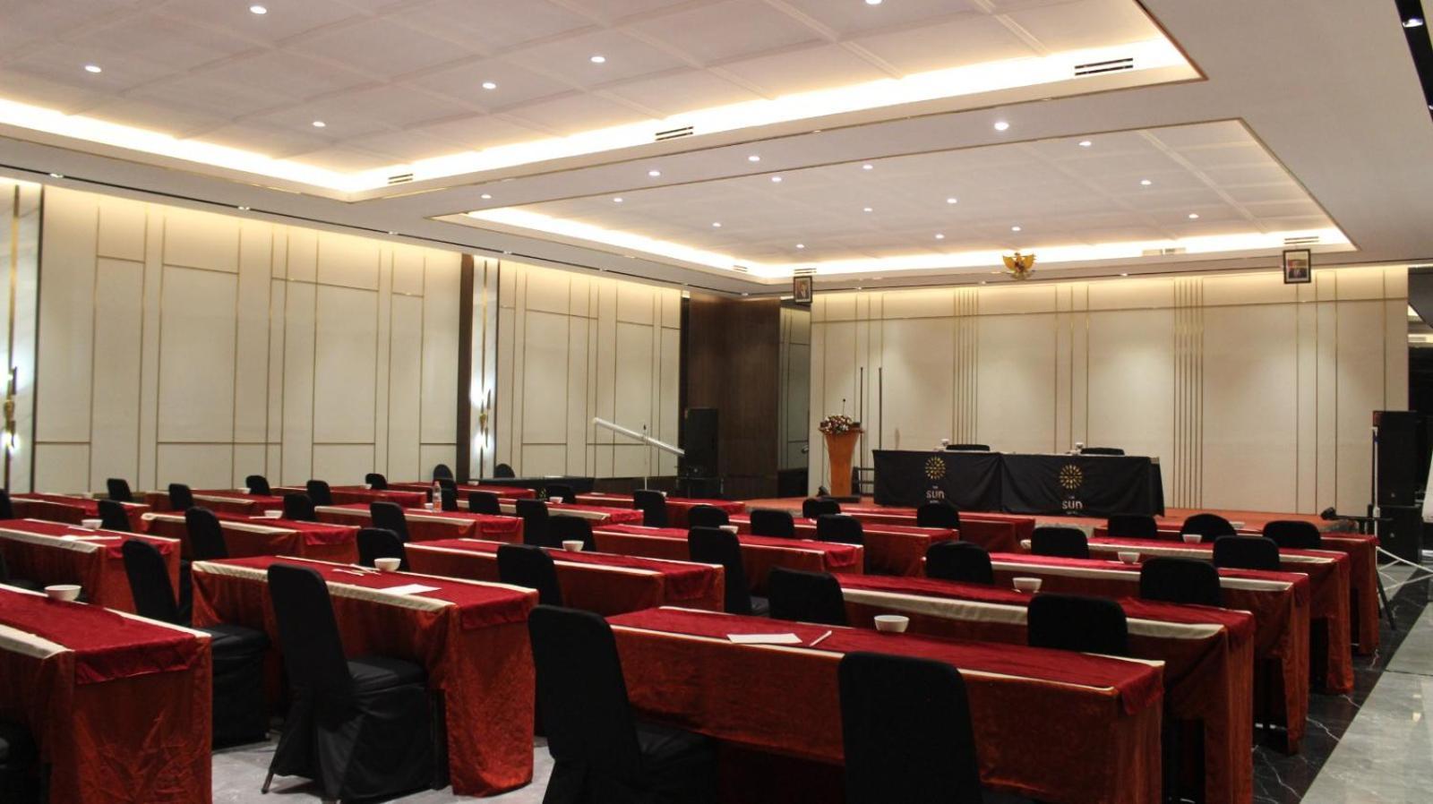The Sun Hotel Sidoarjo Eksteriør billede
