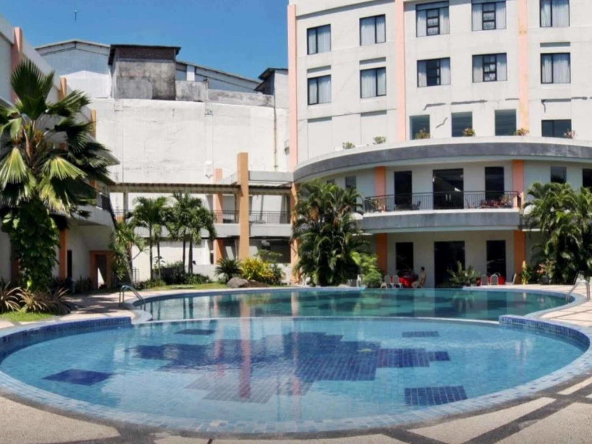 The Sun Hotel Sidoarjo Eksteriør billede