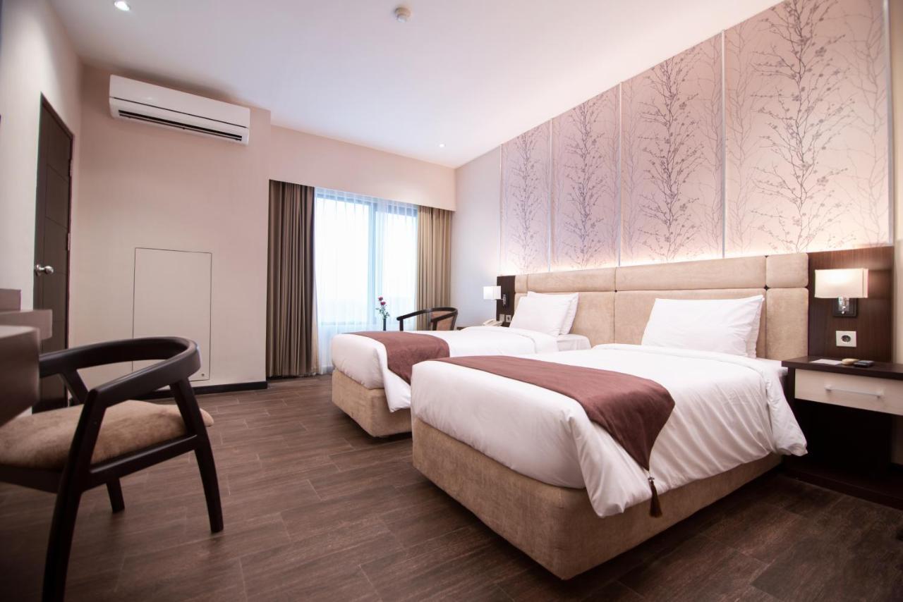 The Sun Hotel Sidoarjo Eksteriør billede