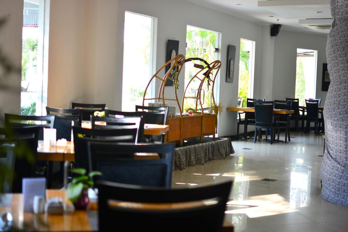 The Sun Hotel Sidoarjo Eksteriør billede