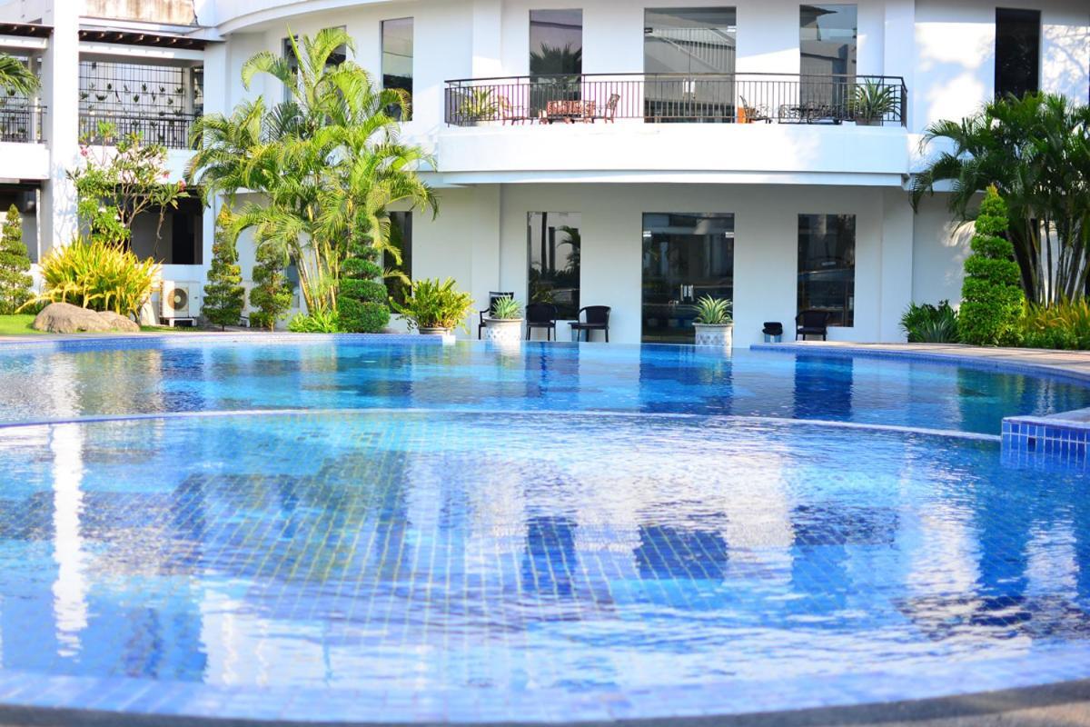 The Sun Hotel Sidoarjo Eksteriør billede