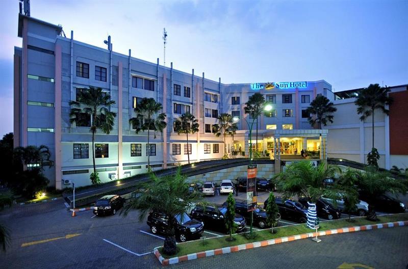 The Sun Hotel Sidoarjo Eksteriør billede