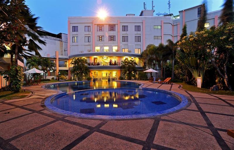 The Sun Hotel Sidoarjo Eksteriør billede
