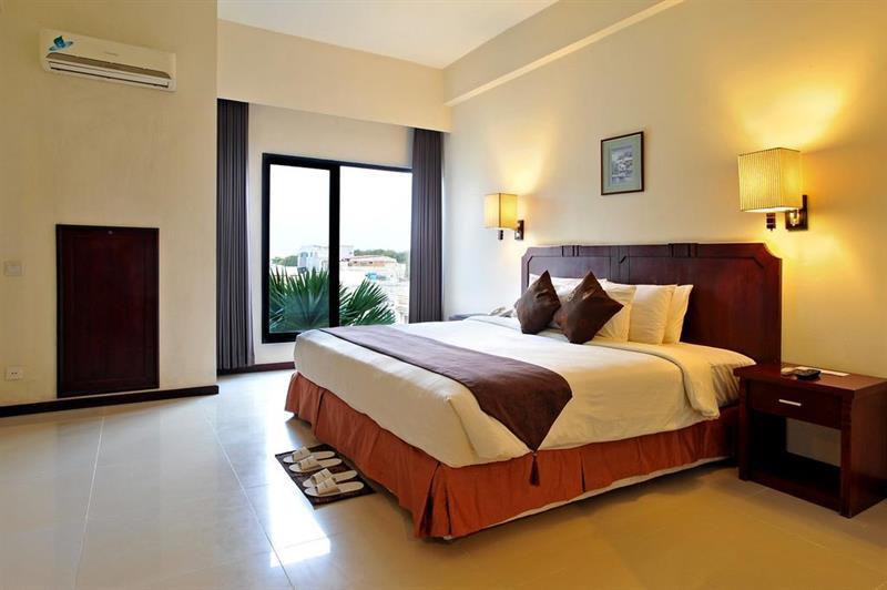 The Sun Hotel Sidoarjo Eksteriør billede
