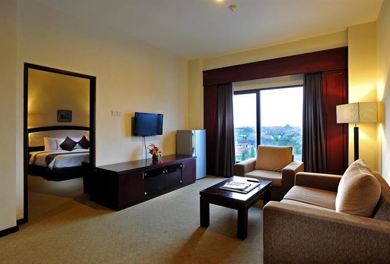 The Sun Hotel Sidoarjo Eksteriør billede